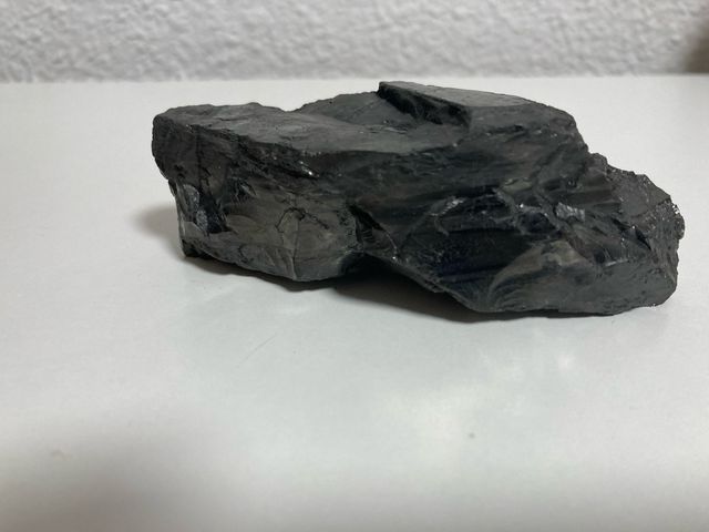 Piedra volcánica y Turmalina