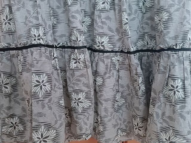 Falda midi con volantes de b.young