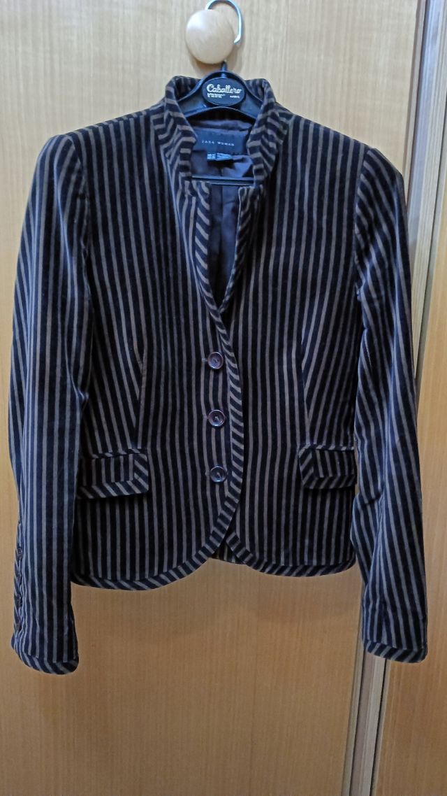 Chaqueta corta Zara tercipelo