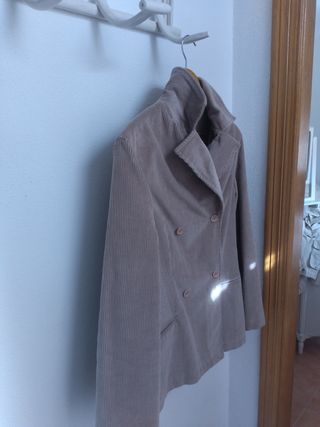 CHAQUETÓN CRUZADO DE PANA