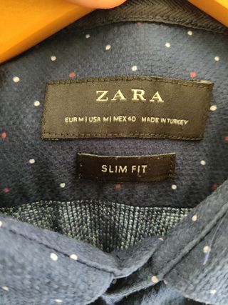 Camisa azul oscuro de hombre de Zara
