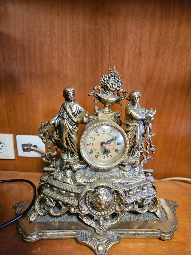 Reloj de bronce macizo