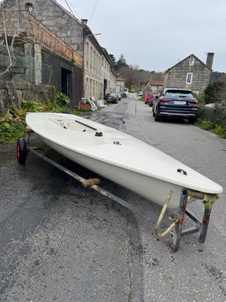 Barco Laser 4.7 vela ligera
