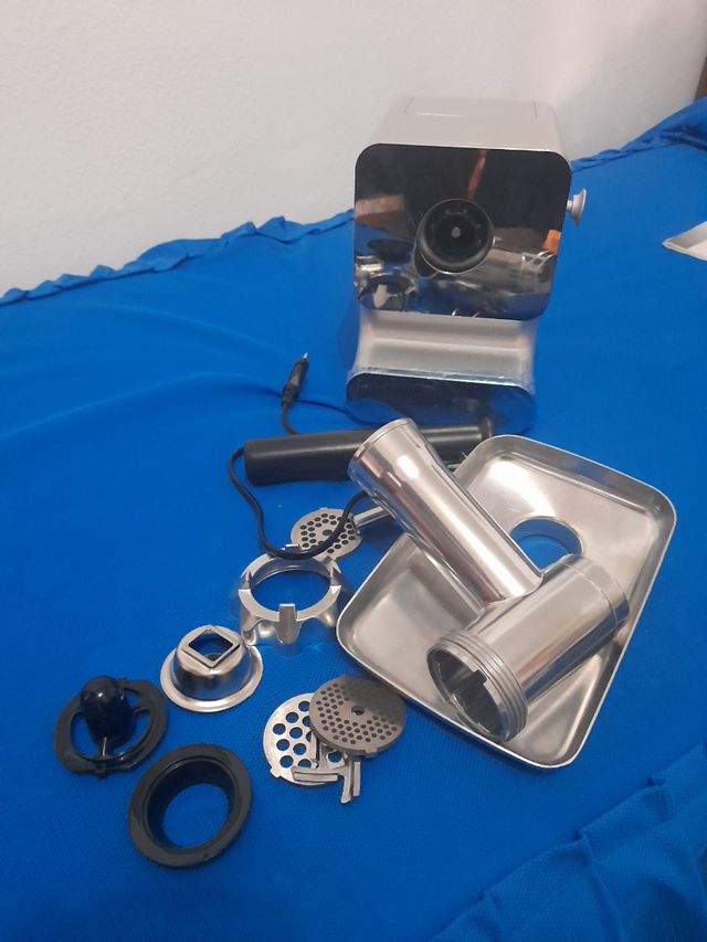 PICADORA DE CARNE ELÉCTRICA MARCA BOMAN