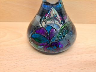 Piccolo vaso di vetro dipinto a mano