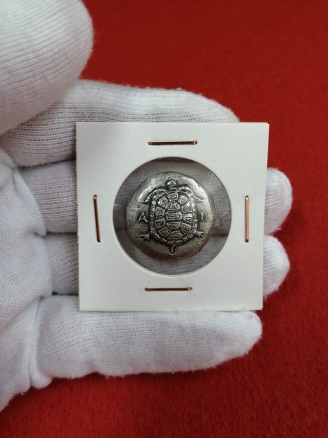 Moneda griega plata muy buena calidad y relieve