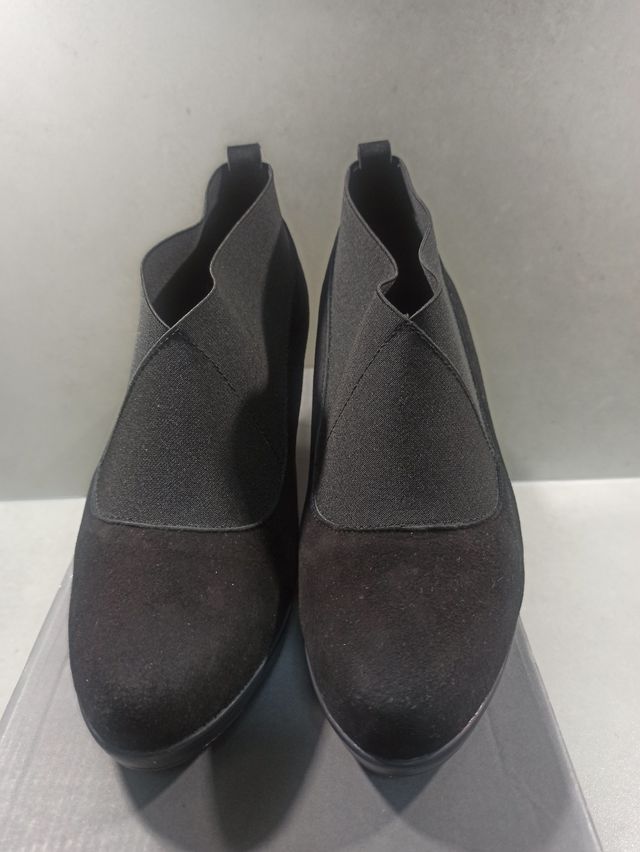 Zapatos abotinados de ante