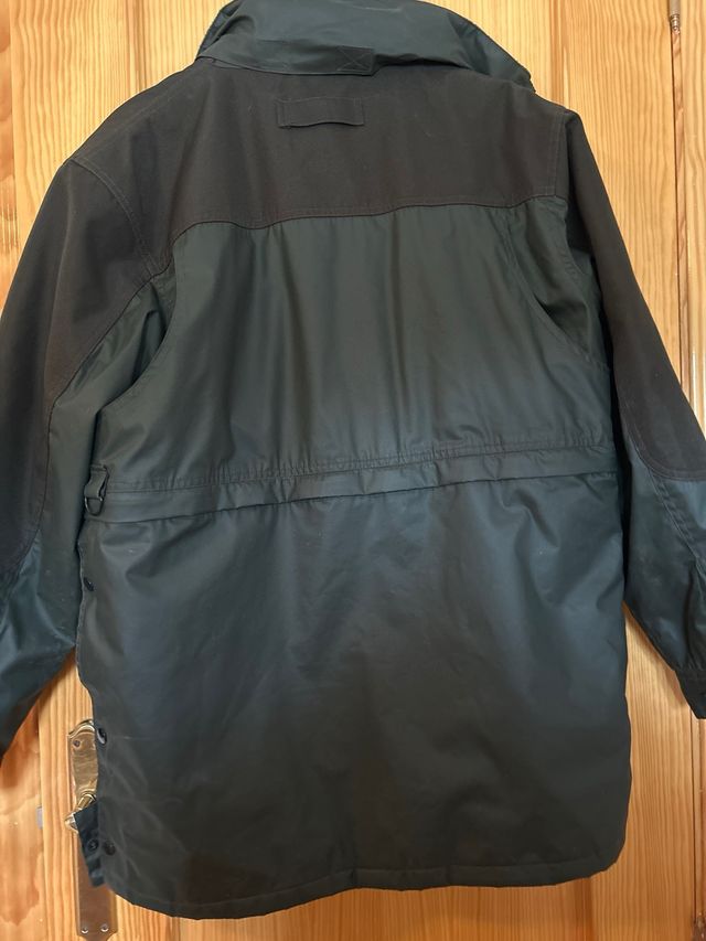 Chaqueton impermeable L verde  como nuevo casi sin