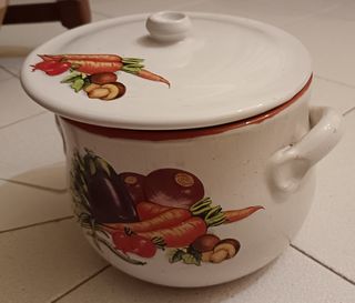 pentola con coperchio in ceramica decorativa