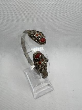 Brazalete vintage con coral rojo