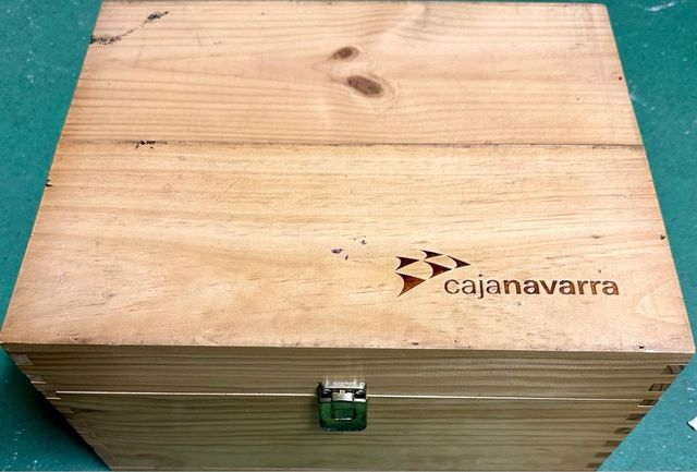 Caja de madera decorativa