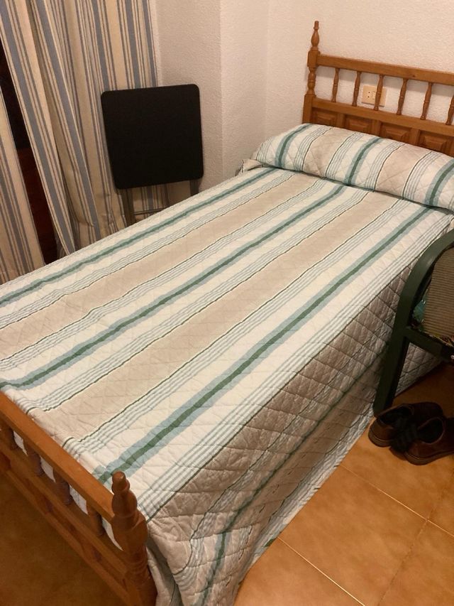 Oferta 2 camas sin colchon listas para usar.