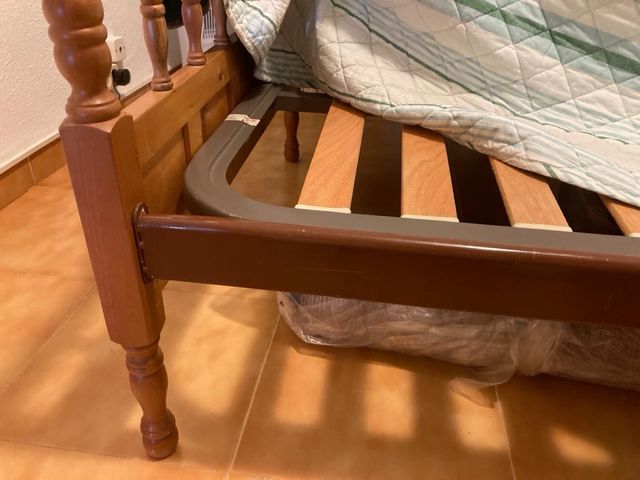 Oferta 2 camas sin colchon listas para usar.