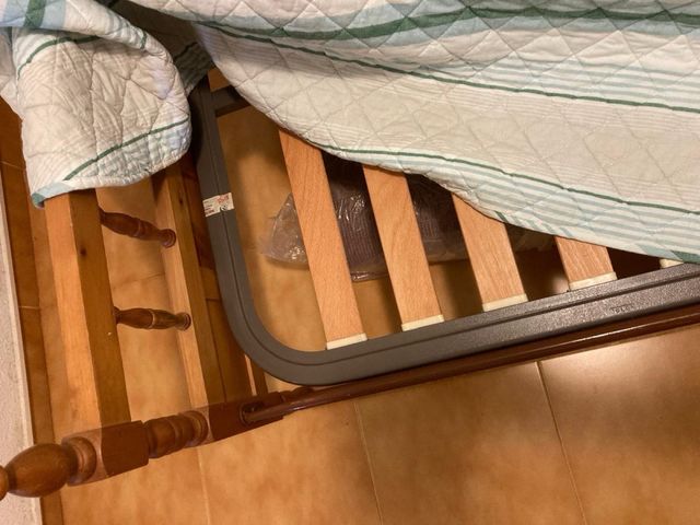 Oferta 2 camas sin colchon listas para usar.