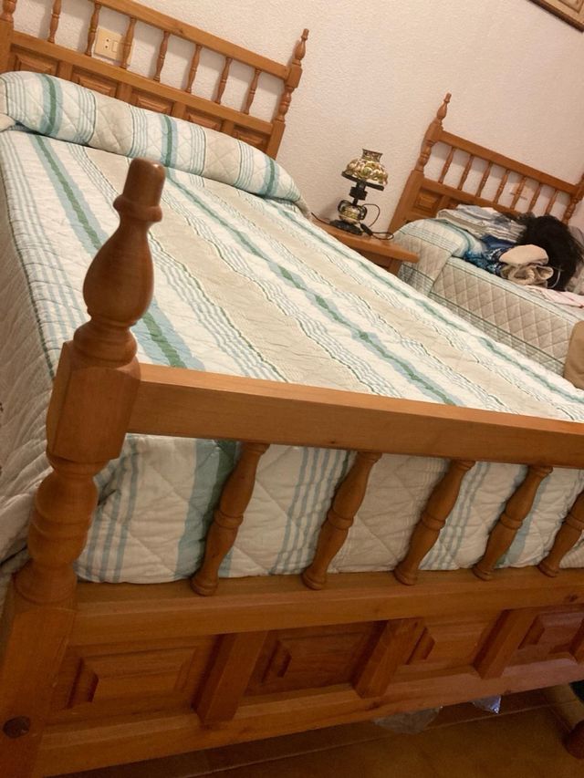 Oferta 2 camas sin colchon listas para usar.