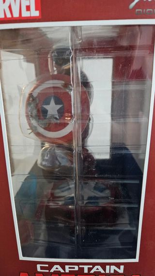 Captain America figure Marvel diamond select