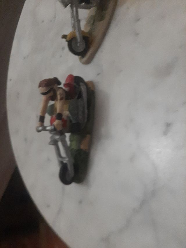 2 Huchas y 5 figuras