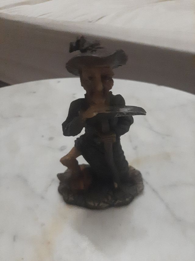 2 Huchas y 5 figuras