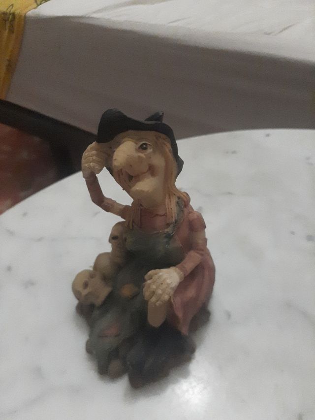 2 Huchas y 5 figuras