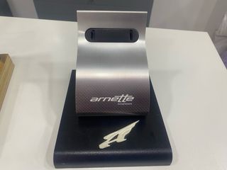 Tres Expositores arnette de mesa