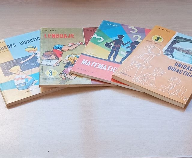 4 Libros de colegio antiguos