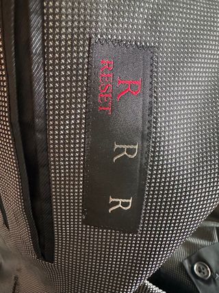 Traje de vestir Reset.
