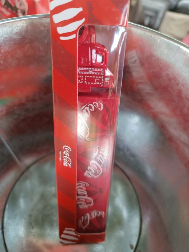 CAMIÓN DE COCACOLA Y CUBOS