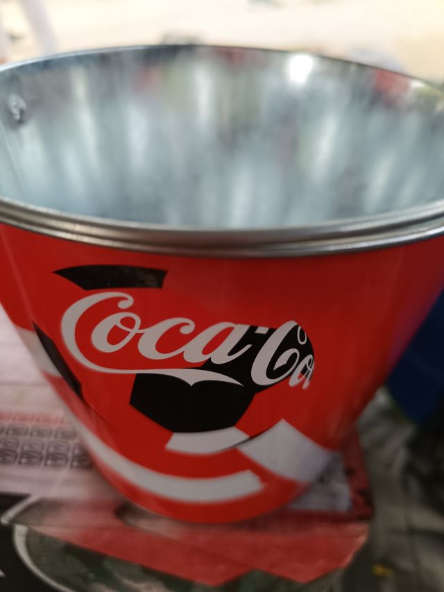 CAMIÓN DE COCACOLA Y CUBOS