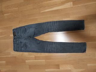 Vaqueros rotos gris