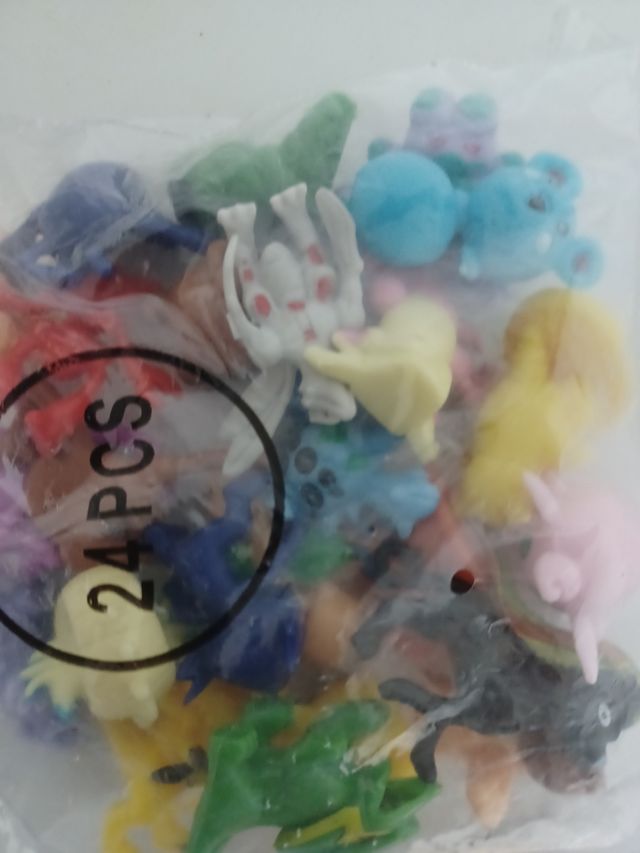 LIQUIDACIÓN Juguete bola pokemon + 24 figuras