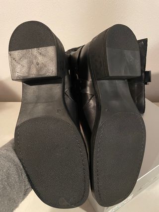 Stivale con fibbia laterale