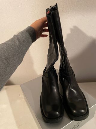 Stivale con fibbia laterale