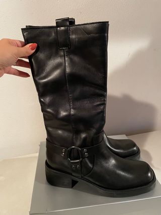 Stivale con fibbia laterale