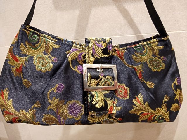 Bolso fiesta estilo chino.Negro y dorado
