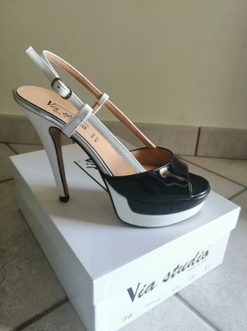 Scarpe spuntate Via Studio con tacco e plateau