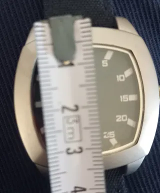 Reloj grande de pulsera