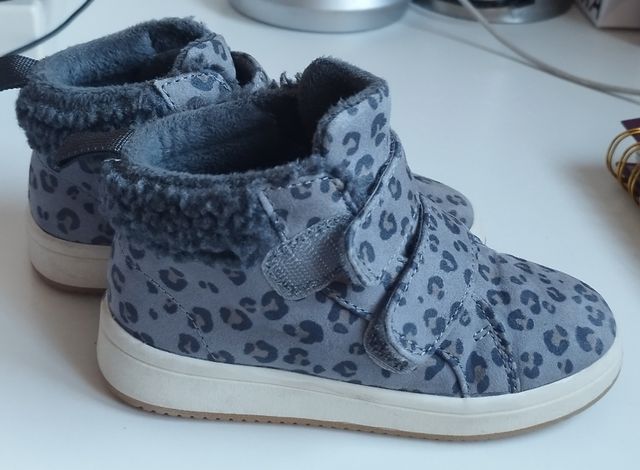 Bota con forro de HM. Talla 25