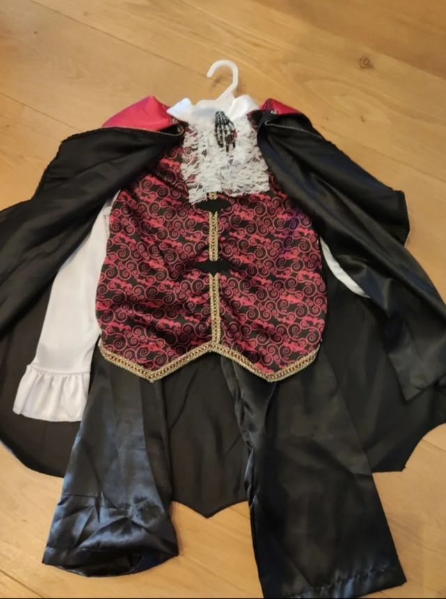 Disfraz Conde Drácula. Halloween.