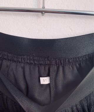 Falda negra encaje