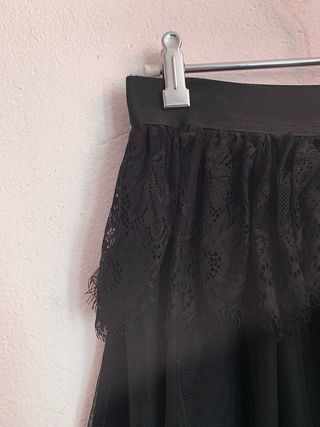 Falda negra encaje