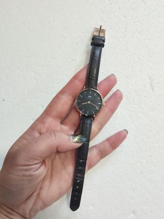 Reloj Daniel Wellington mujer cuero oscuro 28mm