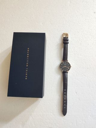 Reloj Daniel Wellington mujer cuero oscuro 28mm
