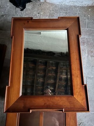 Espejo con marco de madera