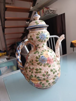 Vaso / brocca in ceramica dipinta a mano 