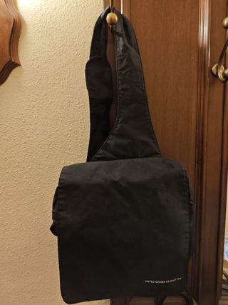 Mochila negra Benetton