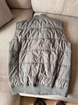 Chaleco mango gris