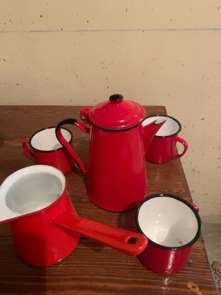 Conjunto cafetera, cazo y tazas de porcelana