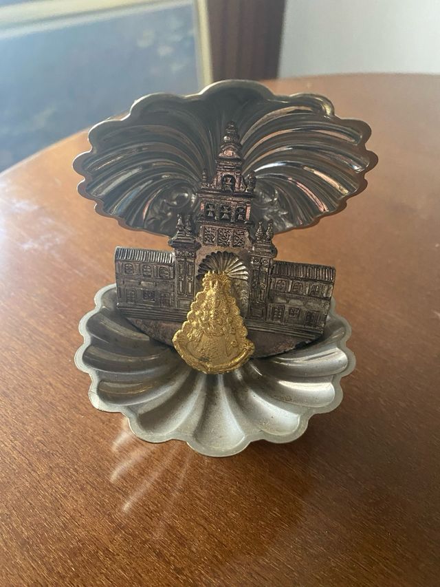 Figura de concha de vieira abierta