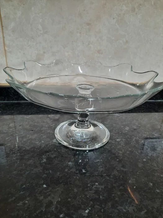 Fruteira em vidro com borda ondulada