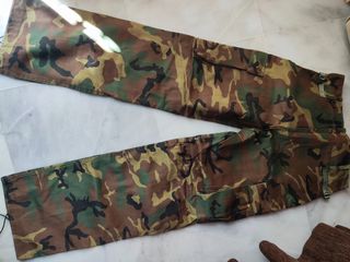 Traje militar boscoso 